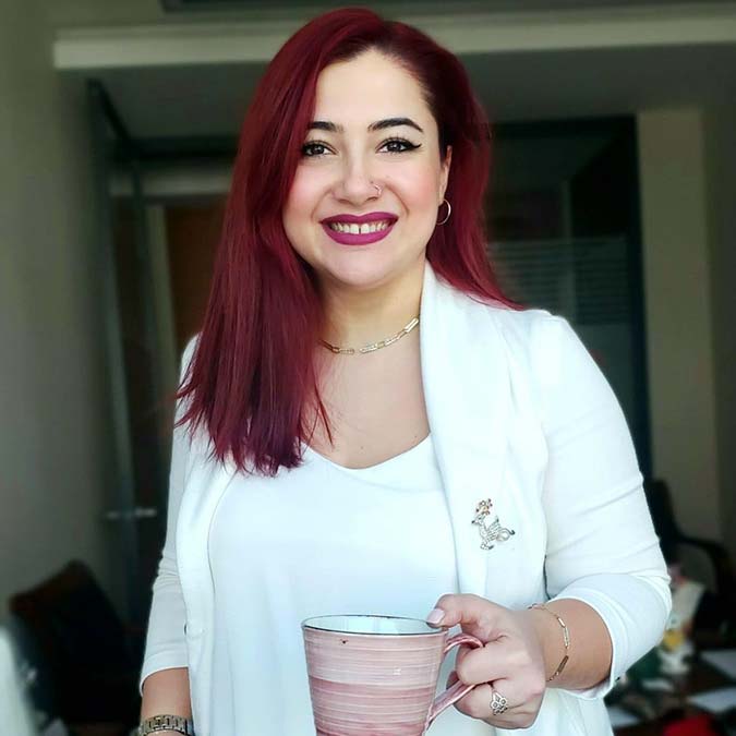 Ankara'da 15 yaşındaki S.K.'ye cinsel istismarda bulunup, müstehcen görüntülerini sosyal medyada yayımladığı suçlamasıyla 111,5 yıl hapis cezası istemiyle tutuklu yargılanan Emre Kara, S.K.'nın avukatı İrem Esra Kömürcü Altun'u da cinsel şiddetle tehdit etti.