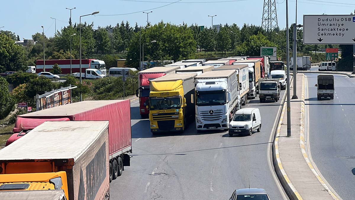 Gümrük Müdürlüğü'nde TIR kuyruğu
