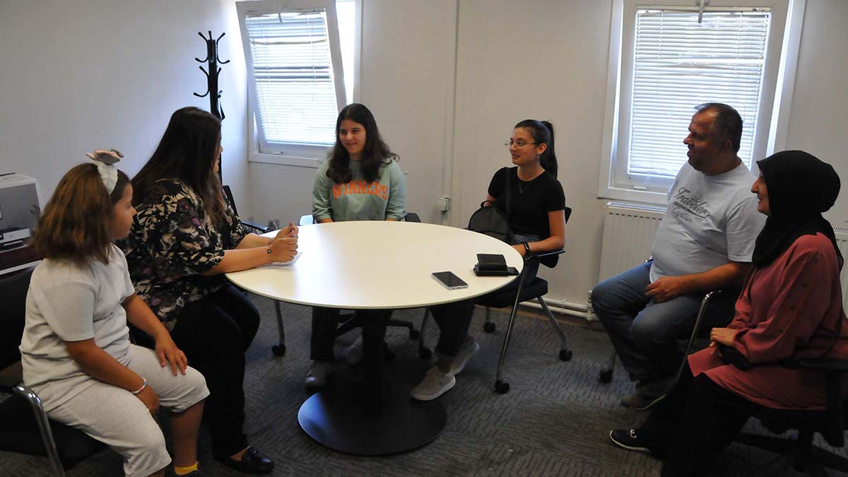 Dünya'da havalimanı yerleşkesi içine kurulan ilk lise olan ve geçen sene eğitim hayatına başlayan İstanbul Havalimanı Mesleki ve Teknik Anadolu Lisesi, 2022-2023 eğitim öğretim yılı öncesi öğrencileri bekliyor.