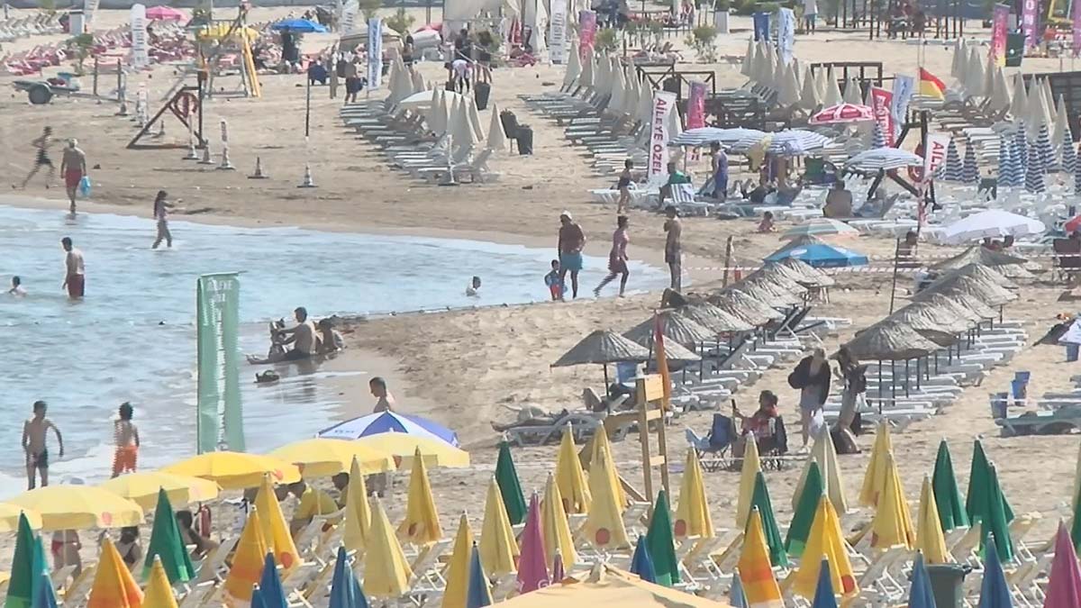 Şile'deki kamp alanları da yüzde 90 oranında dolarken, orman yangınlarını engellemek için ortak kullanım alanları açıldığı belirtildi.