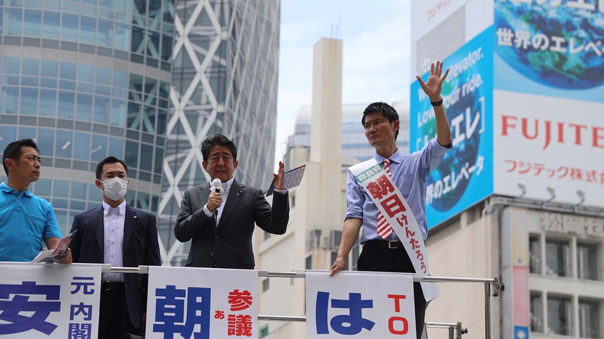Suikaste uğrayan Japonya Eski Başbakanı Şinzo Abe hayatını kaybetti.