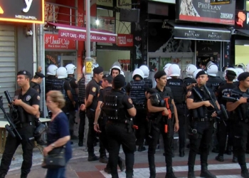 Kadıköy'de gösteri; 106 gözaltı