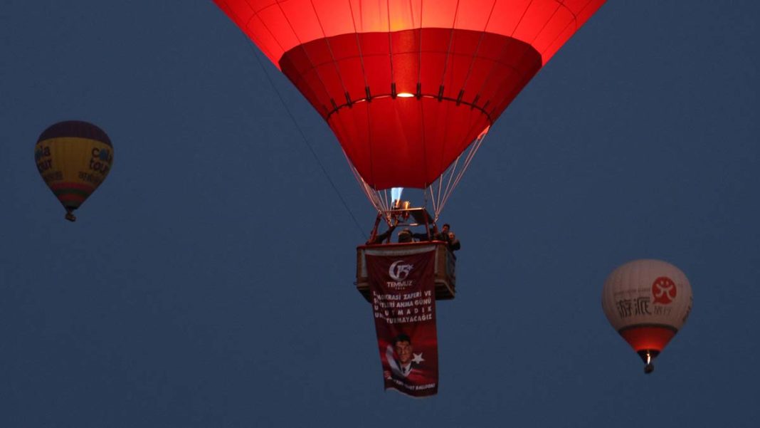 Kapadokya'da balonlar Ömer Halisdemir ile havalandı