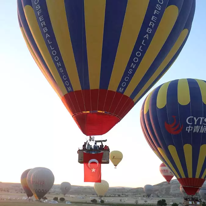 Kapadokya'da balonlar ömer halisdemir ile havalandı