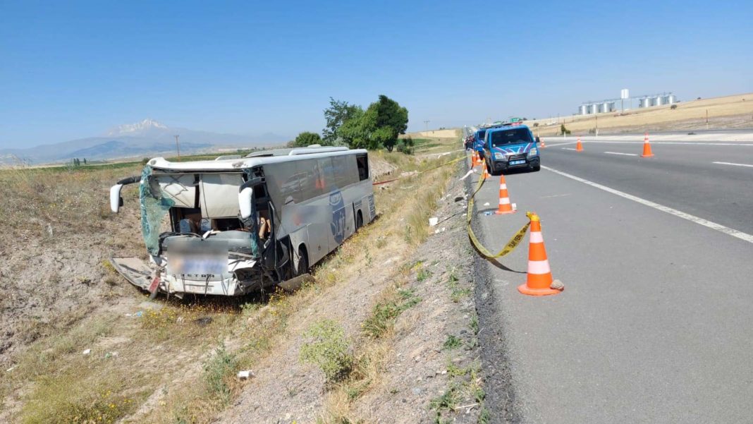 Kayseri-Malatya kara yolunda kaza; 12 yaralı