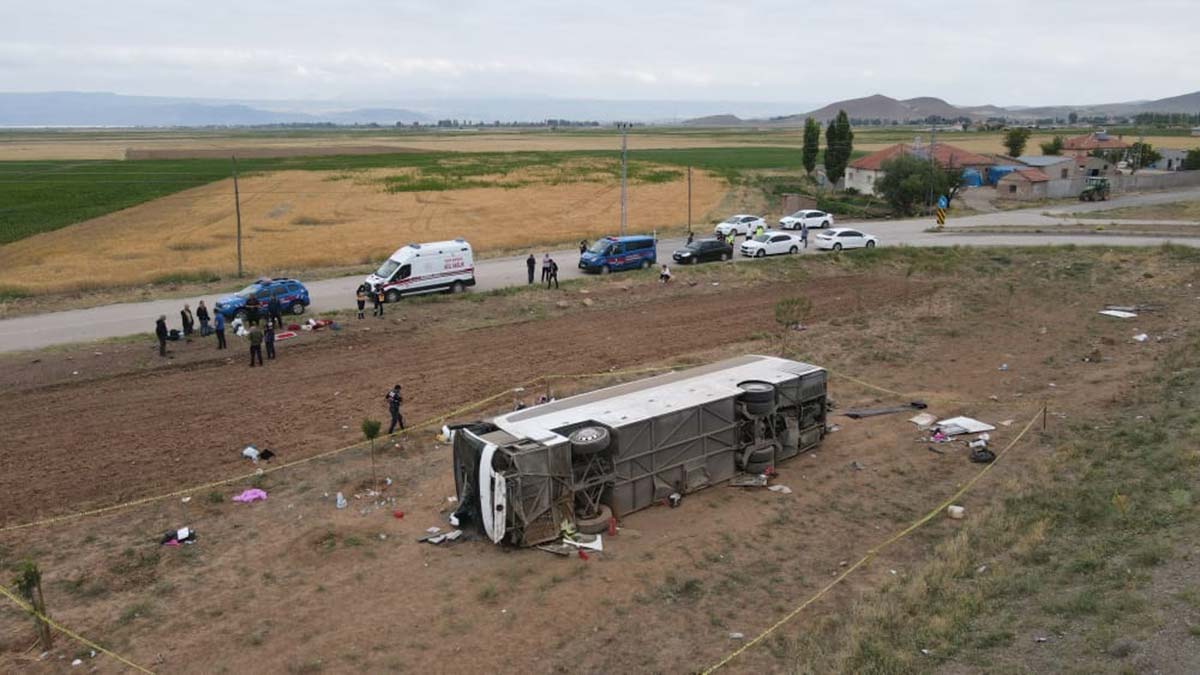 Kayseri'de yolcu otobüsü devrildi; 30 yaralı