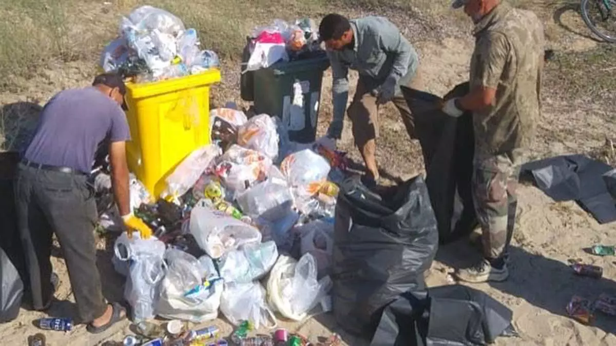 Keşan'da 3 günde 150 kamyon çöp toplandı