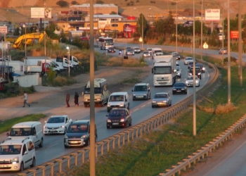 Kırıkkale kilit kavşakta araç kuyruğu