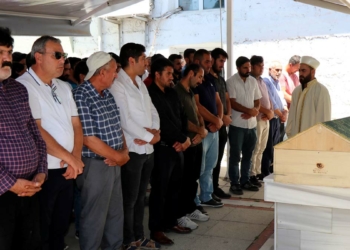 Otobüs kazasında ölen 5 yaşındaki Berat defnedildi