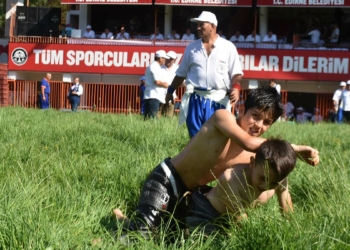 Minik pehlivanlar Er Meydanı'nda