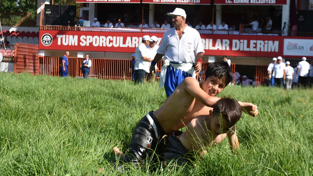 Minik pehlivanlar Er Meydanı'nda