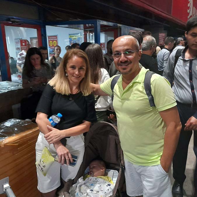 Kurban Bayramı öncesi vatandaşlar 15 Temmuz Demokrasi Otogarı'na akın etti. Otogarda yoğunluk gece boyu sürdü.