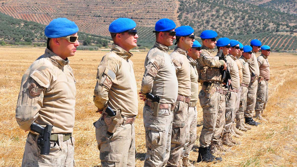 Komandolar Marmara Gölü'nde nöbette