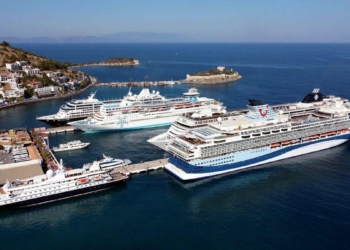 Kuşadası'na 2 günde 12 kruvaziyer yanaştı