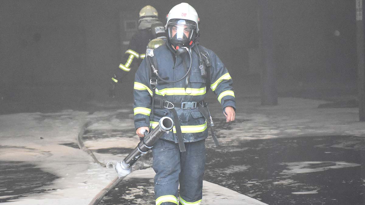 Sivas'ta lastik geri dönüşüm fabrikası yandı