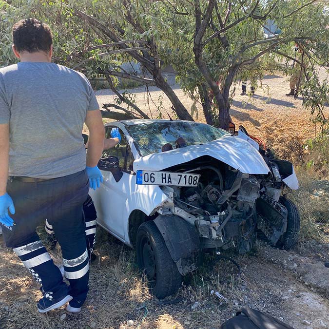 Otomobil Malatya'da şarampole devrildi; 2 ölü