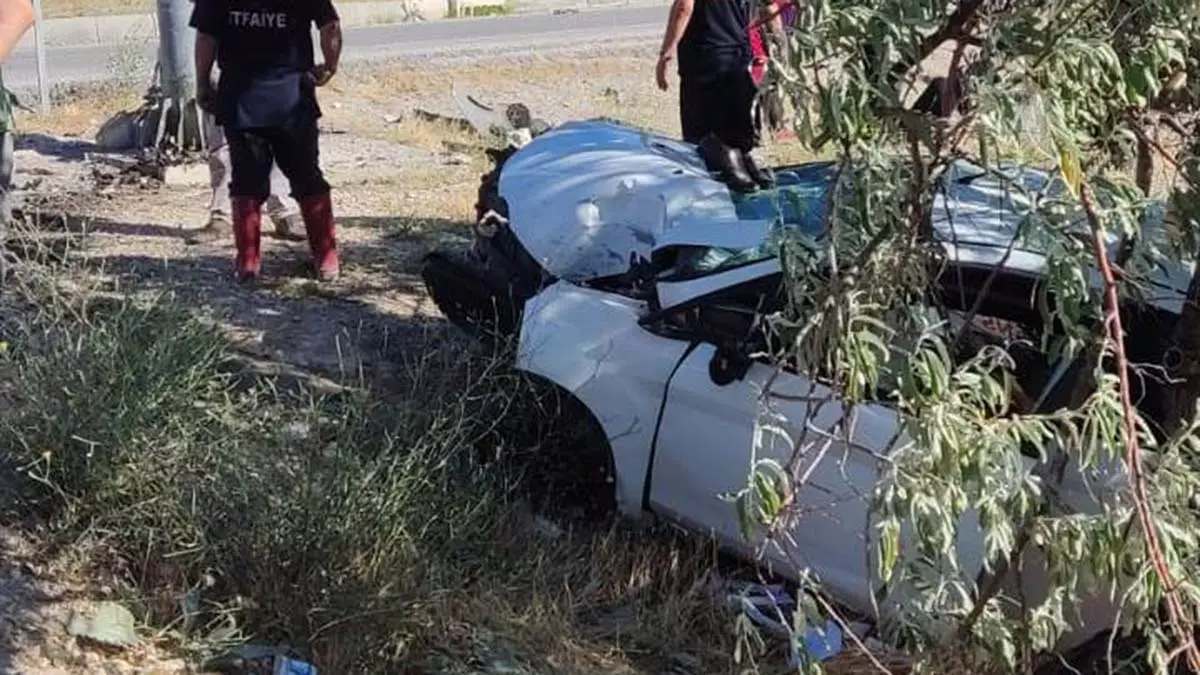 Malatya'da şarampole devrilen otomobildeki 2 kişi hayatını kaybetti, 3 kişi ağır yaralandı.  