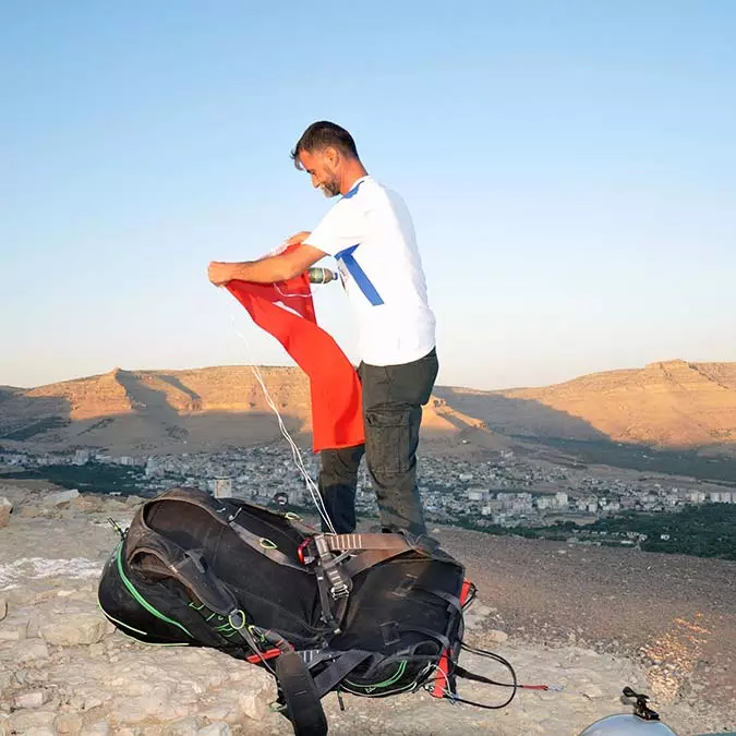 15 temmuz şehitleri anısına türk bayrağıyla uçuş