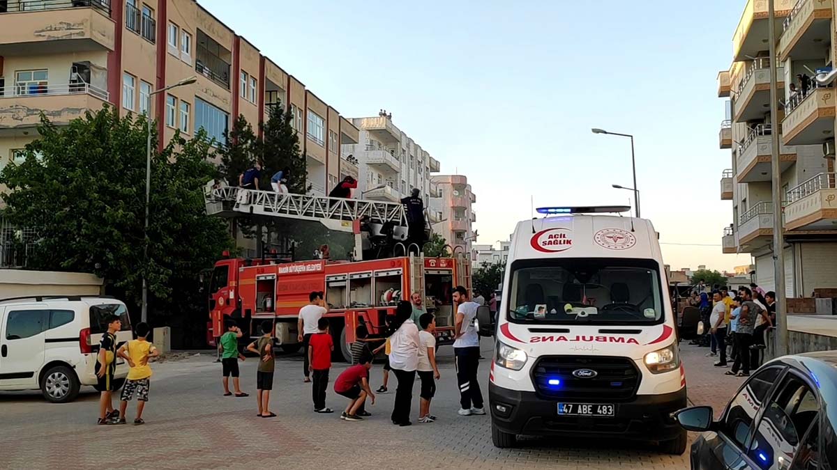 Nusaybin'de 4 katlı bir apartman yandı