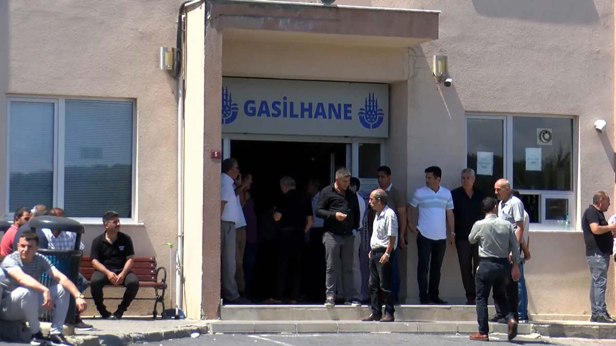 Öldürülen avukat Servet Bakırtaş'ın eşi Günsenin Bakırtaş "Daha önce tanıdığı bir müvekkil ama 5 yıl önce olan bir davanın sonucu bu. Yeni bir davanın sonucu değil. Hapisteymiş, çıktıktan sonra maalesef böyle bir katliam yaptı" dedi.