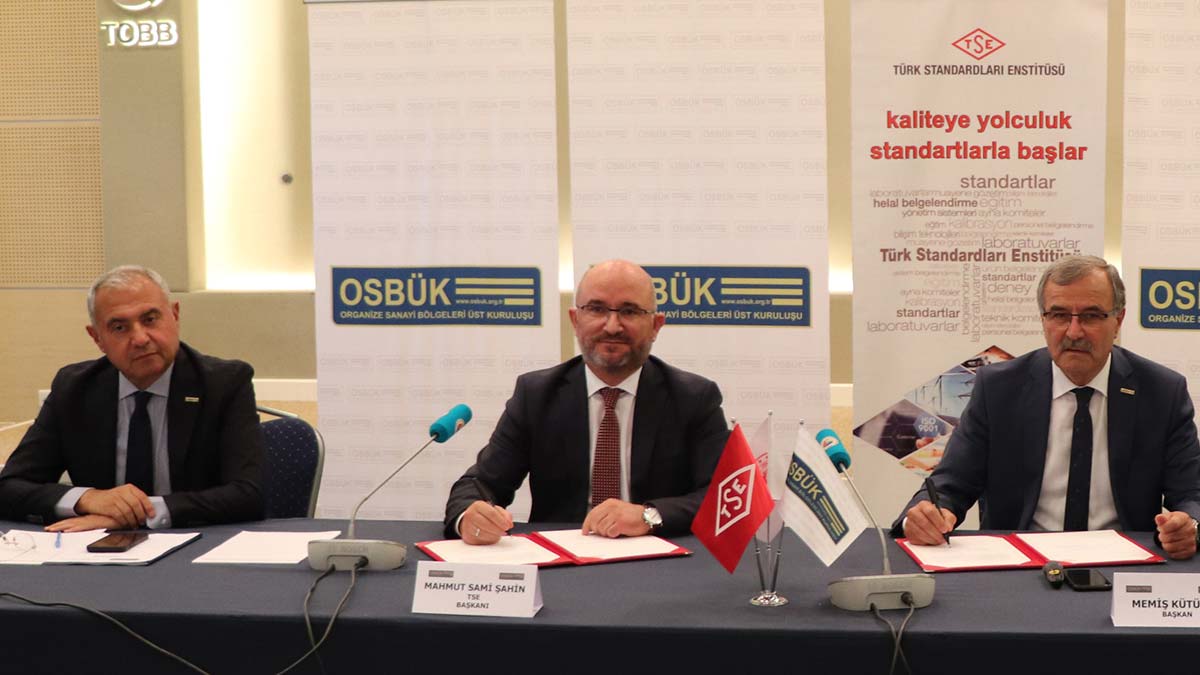 Organize Sanayi Bölgeleri Üst Kuruluşu OSBÜK ile TSE tarafından OSB’leri ve OSB sanayicilerini yeşil dönüşüm sürecine hazırlayacak “Yeşil Dönüşüm İşbirliği Protokolü” imzalandı.