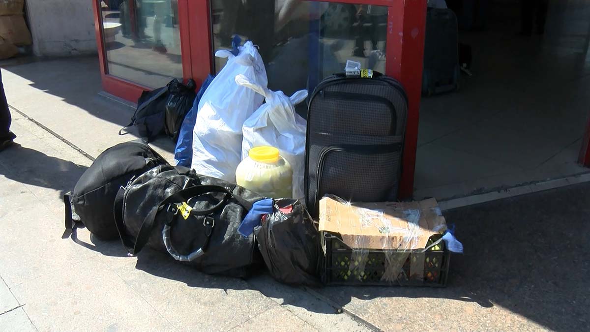 Kurban Bayramı tatilini İstanbul dışında geçirenler geri dönmeye başladı. 15 Temmuz Otogarı'nda yoğunluk yaşandı.