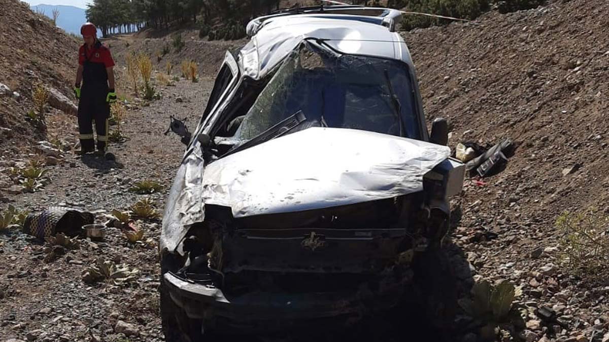 Denizli'de feci kaza; sürücü ve eşi hayatını kaybetti