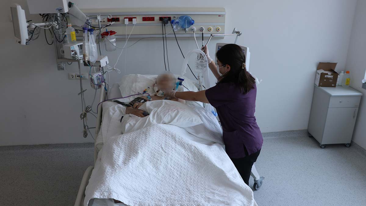 Pandemi yoğun bakım alanları yeniden açılmaya başladı