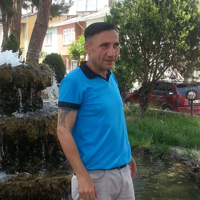 Böyle evlat olmaz olsun; Anne babasını balta sapıyla dövdü