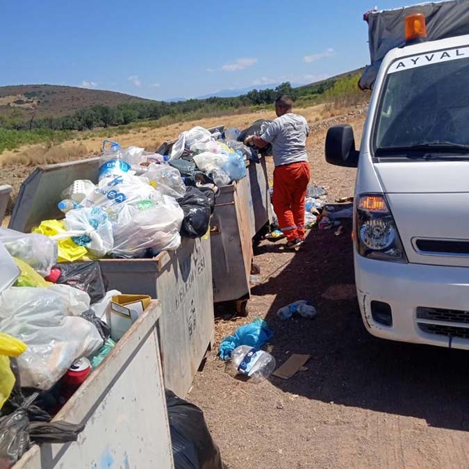 Patriça Gümüşlük Koyu ve Maden Adası temizleniyor
