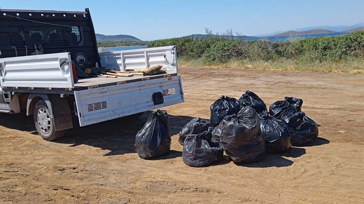 Patriça Gümüşlük Koyu ve Maden Adası temizleniyor