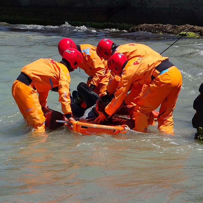Polislerden 'Suda Hayatta Kalma' eğitimi
