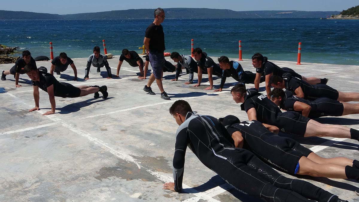 Polislerden 'Suda Hayatta Kalma' eğitimi