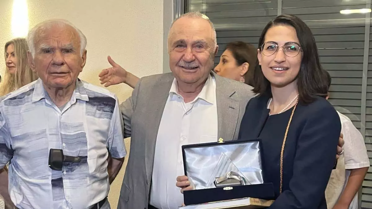 Yüzyılın beyin cerrahı olarak adlandırılan prof. Dr. M. Gazi yaşargil adına bu yıl ilk defa verilen genç nöroşirurjiyen teşvik ödülü’ne 32 yaşındaki dr. Pelin kuzucu layık görüldü.