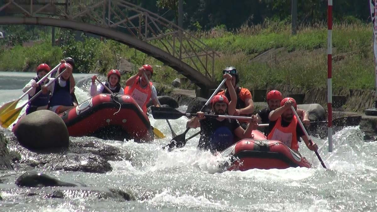 Ülkelerarası rafting yarışmasını Türkiye kazandı