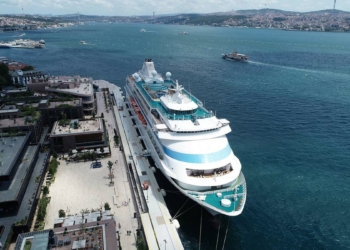 Astoria Grande adlı kruvaziyer İstanbul'da