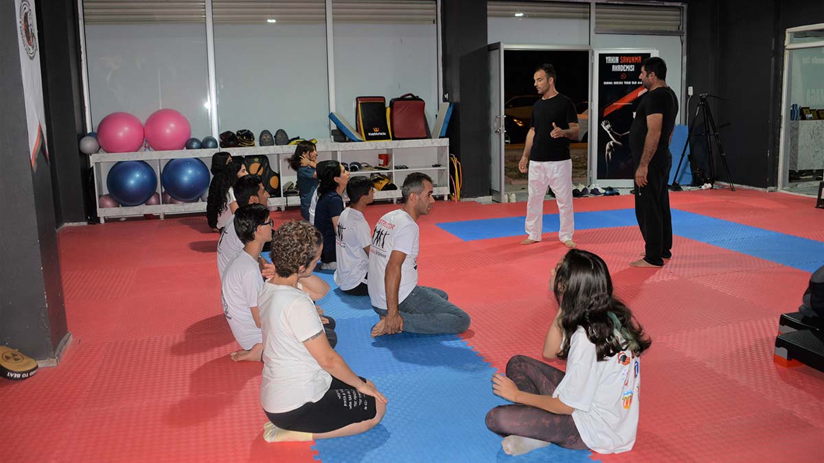 Sağlık çalışanlarına yakın savunma eğitimi