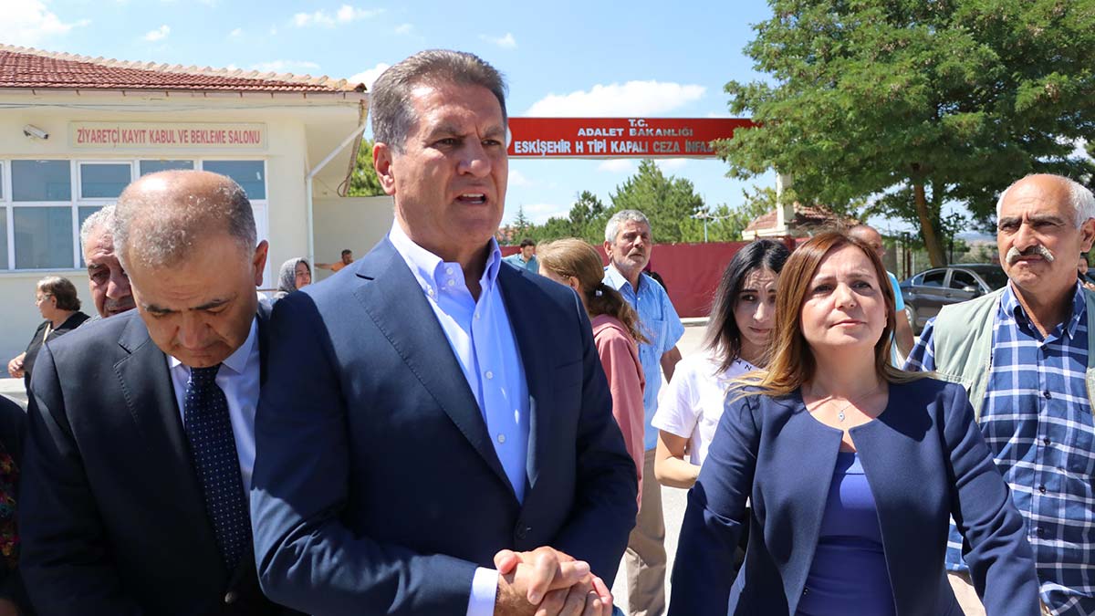 İngiltere'deki başbakan adayı ülkemize dil uzatamaz