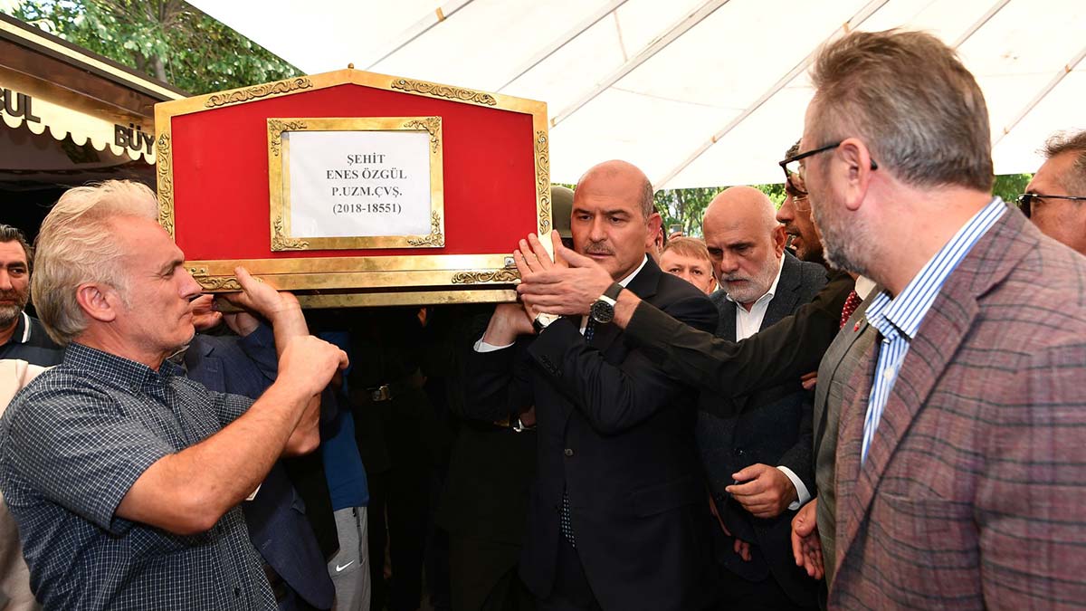 Uzman Çavuş Enes Özgül son yolculuğuna uğurlandı