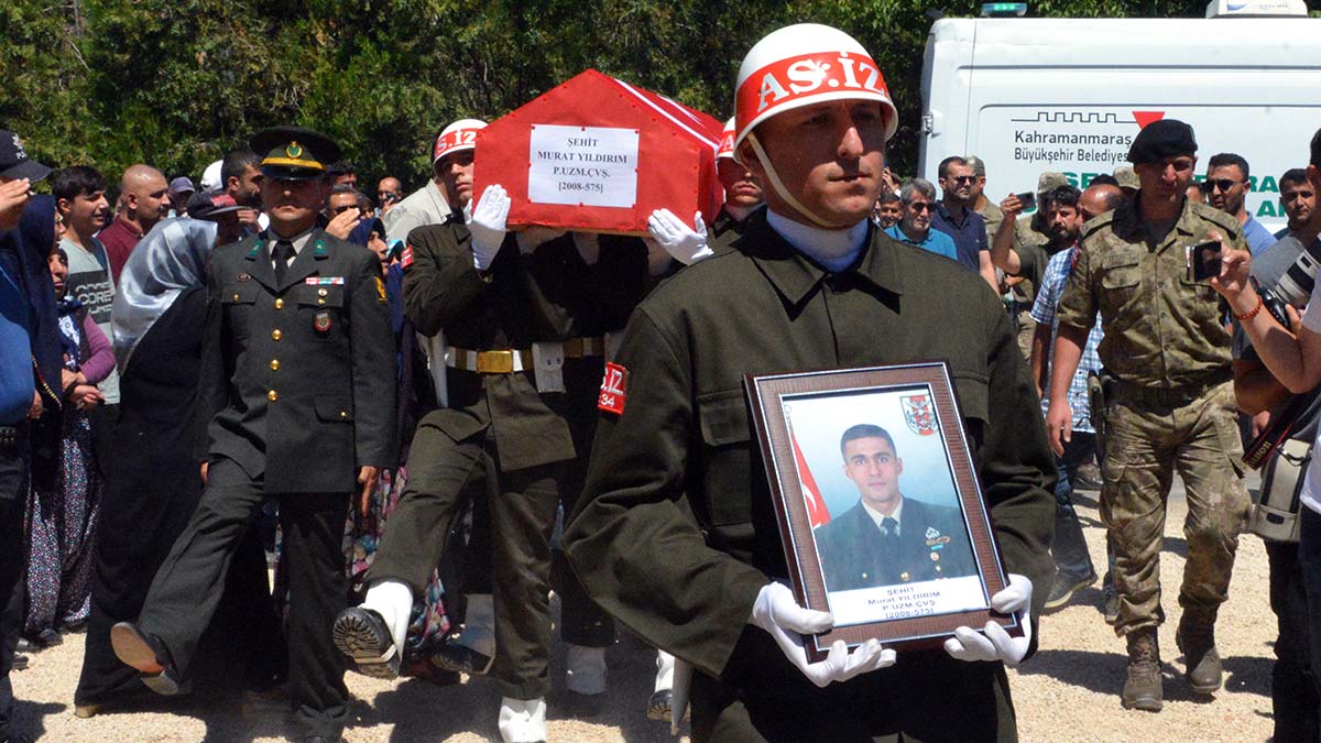 Pençe-Kilit Operasyonu'nda PKK'lı teröristlerce çıkan çatışmada şehit olan Piyade Uzman Çavuş Murat Yıldırım Kahramanmaraş'ın Göksun ilçesinde son yolculuğuna uğurlandı.