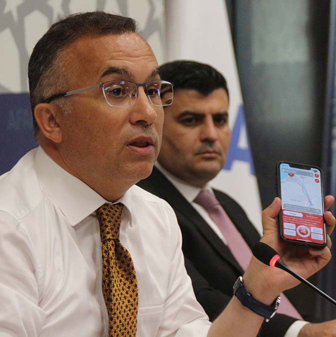 Türkiye'de en çok sel ve heyelan felaketinin yaşandığı kentlerden Rize'de afet öncesi ve anı ile sonrasındaki ihtiyaçların tek tuşla karşılanmasının amaçlandığı 'AFAD Acil Mobil' uygulamasına istenilen düzeyde rağbet gösterilmeyince valilik, harekete geçti.