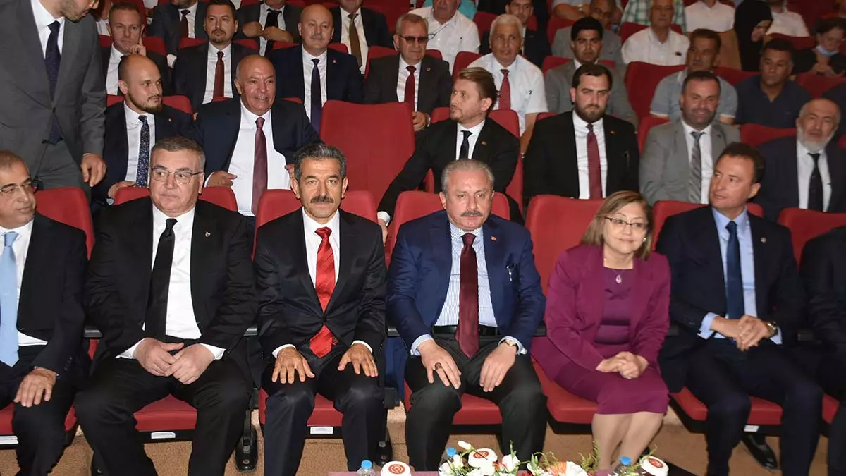 Türkiye büyük millet meclisi (tbmm) başkanı mustafa şentop, "avrupa göçmenlere kapılarını kapattı, öldürmek dahil her türlü eylemi yaptı" dedi.