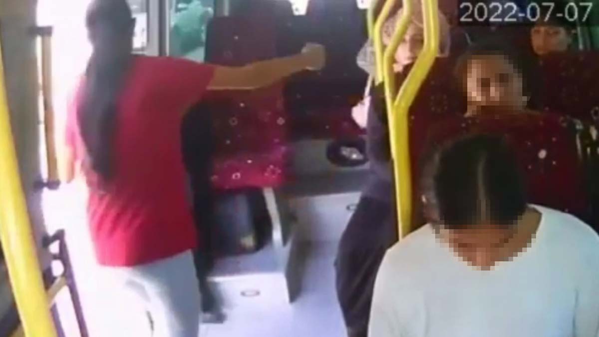 Seyir halindeki minibüsten düşen Meryem toprağa verildi