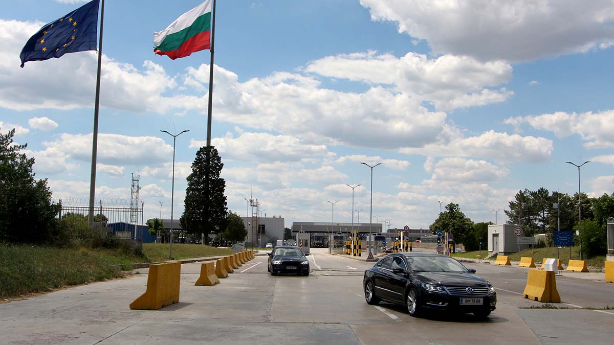 İpsala ve Pazarkule'de gurbetçi yoğunluğu