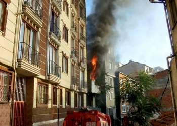 Şişli'de iki katlı metruk bina yandı