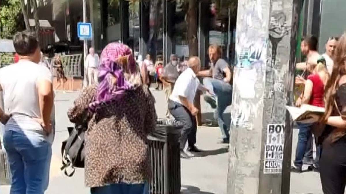 Şişli'de otobüs şoförleri tekme tokat kavga etti