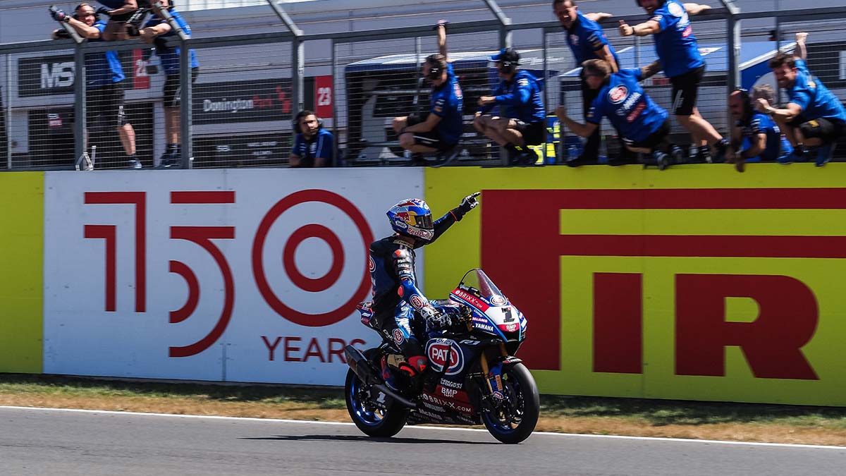 Toprak Razgatlıoğlu İngiltere'de tarihe geçti