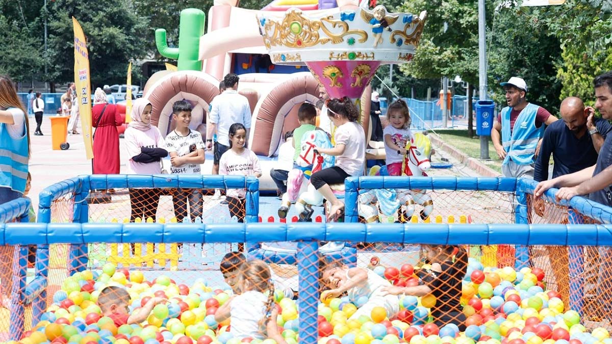 Sultangazi'de 'Bayram Şenliği'