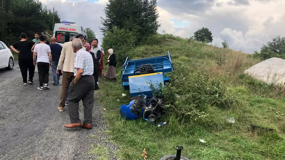 Ereğli'de tarım aracı devrildi; ölü ve yaralılar var