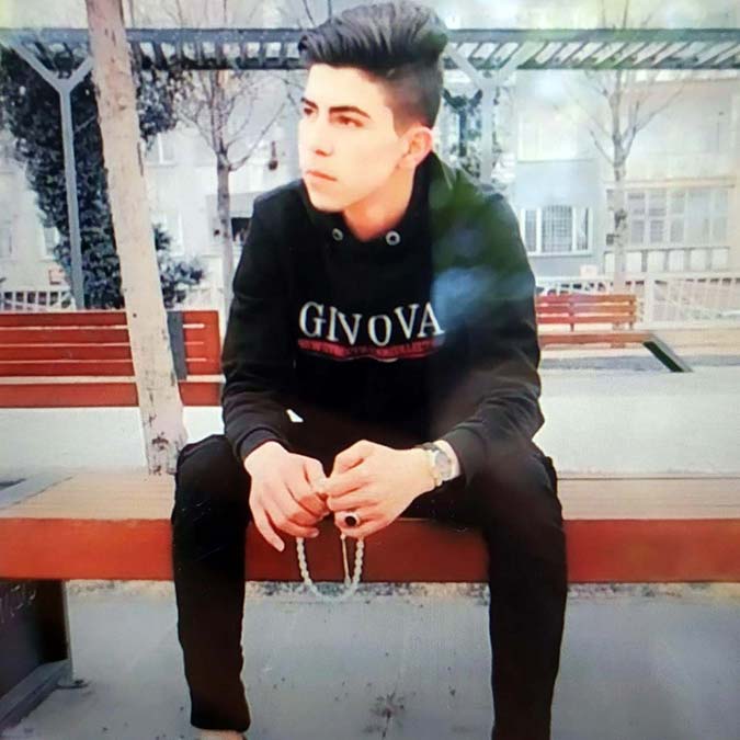 Babasının bıçakladığı Muhammed öldü